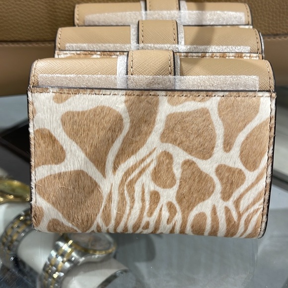 MICHAEL KORS
Carmen Medium Flap Bifold Faux Fur-Leather Wallet
Camel 
NWT - Picture 2 of 16